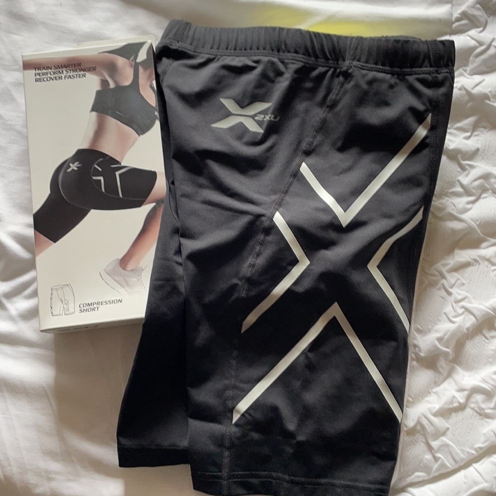 2XU BLACK COMPRESSION SHOETS SIZE SMALL!